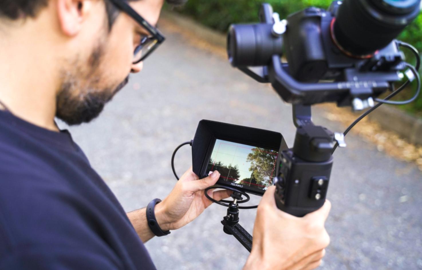 Processo di editing con timeline e sequenze multiple